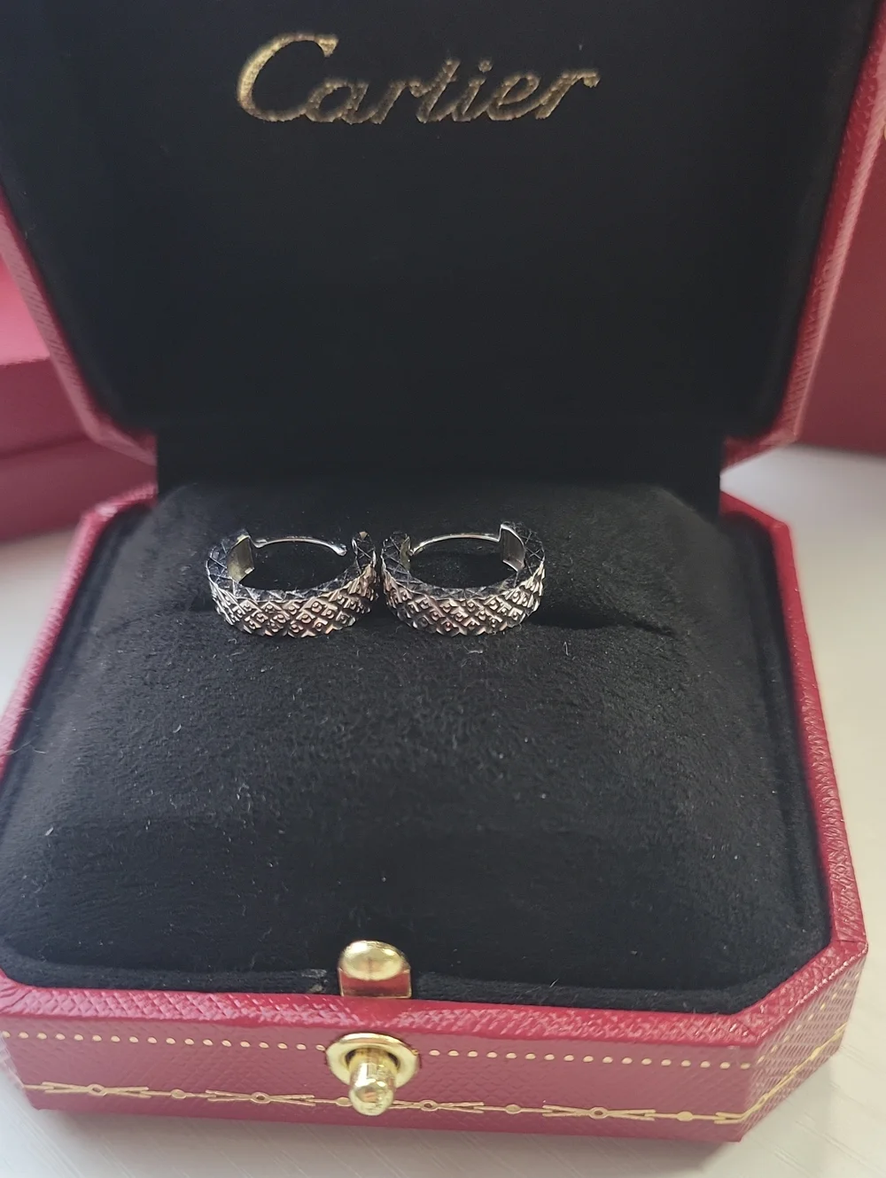18 KT White Gold Diamond Cut Infinity Earrings